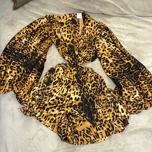 The sang brand size Large. it looks beautiful subfabric ea ceda glam brand
